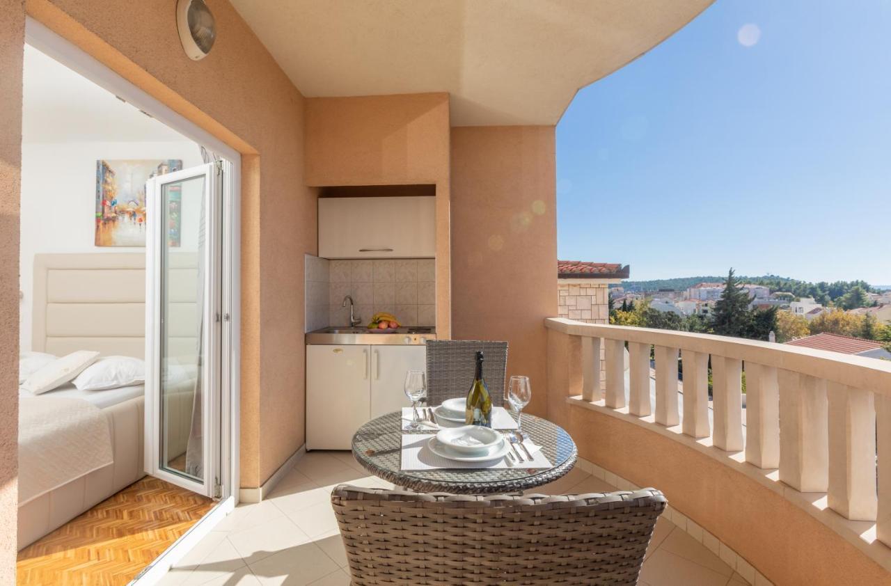 Apartments Petrovic Makarska Exterior photo