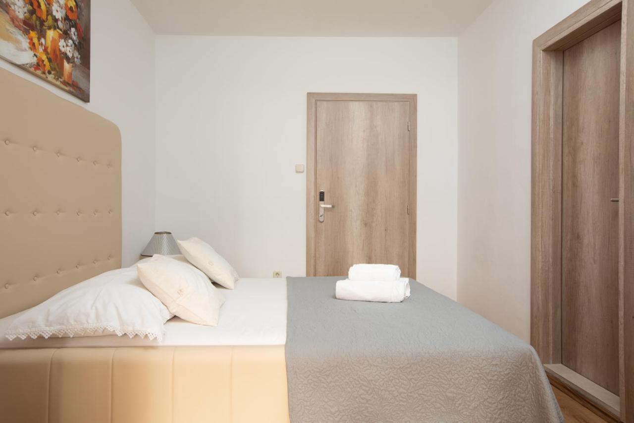 Apartments Petrovic Makarska Exterior photo