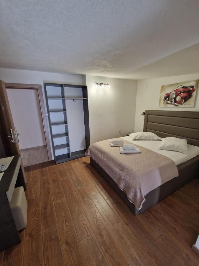 Apartments Petrovic Makarska Exterior photo
