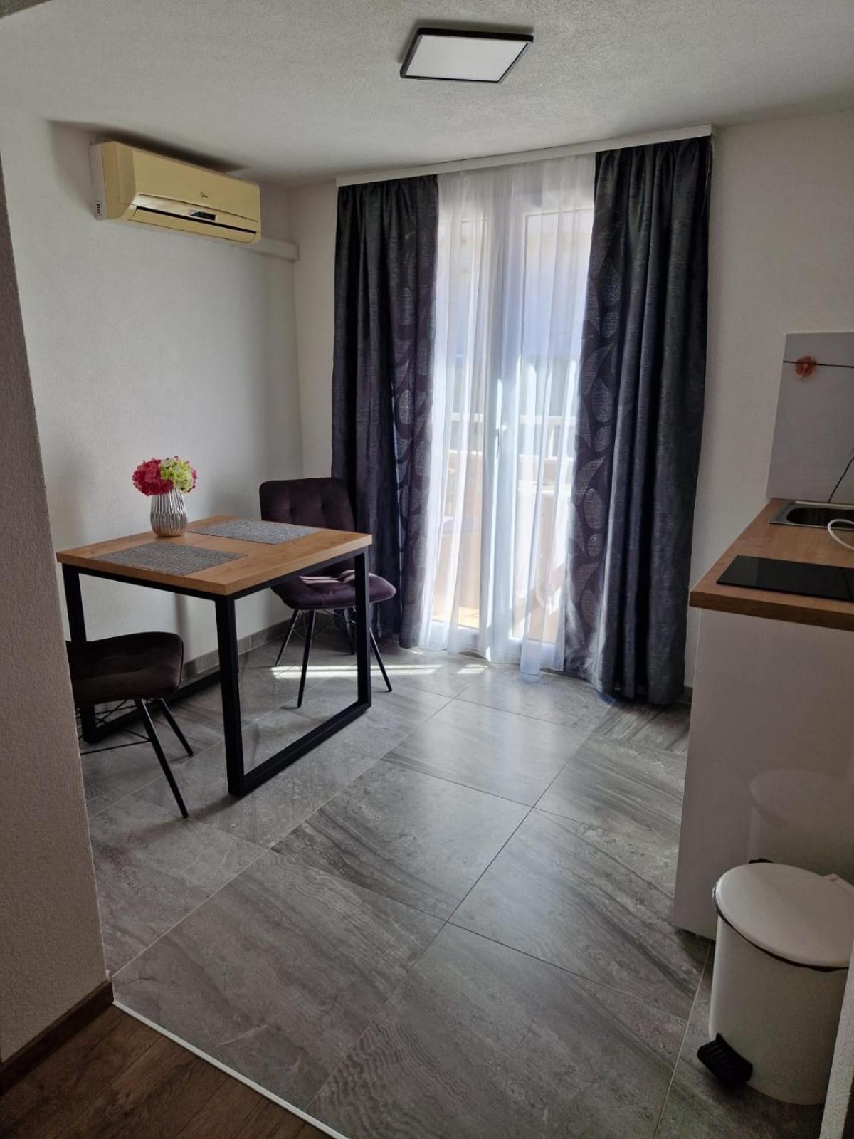 Apartments Petrovic Makarska Exterior photo