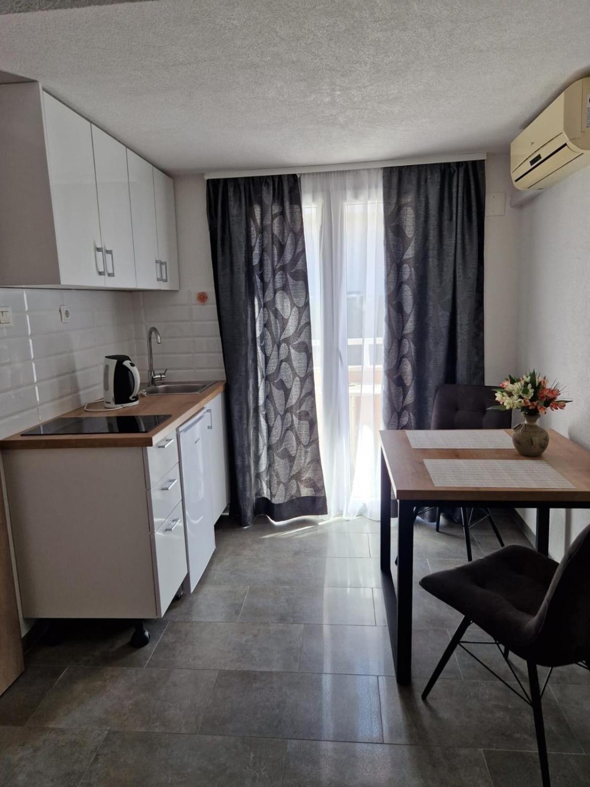 Apartments Petrovic Makarska Exterior photo